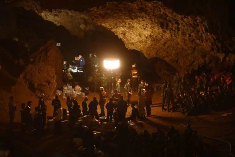 Thailandia: squadra calcio giovani intrappolata in grotta - i soccorsi