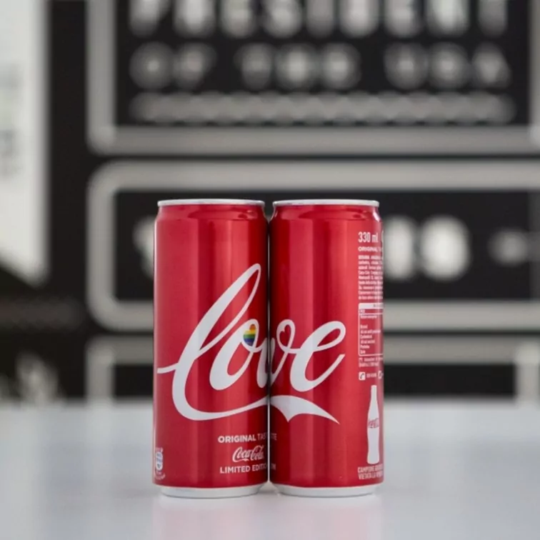 coca cola love milano pride