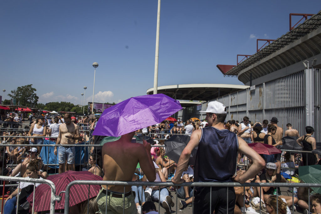 Stadio San Siro: fans in attesa del concerto di J-Ax e Fedez