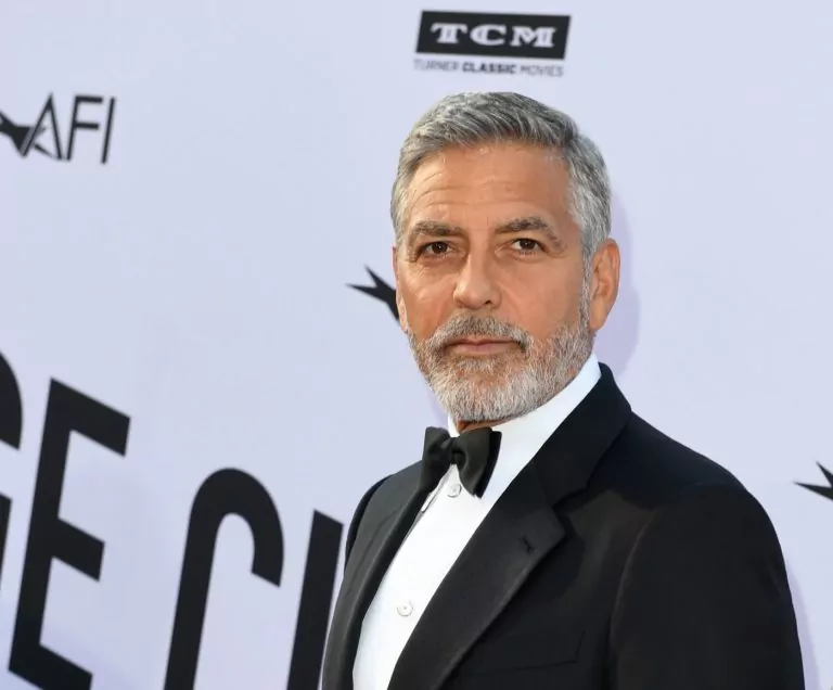 Tributo alla carriera a George Clooney , premiato dall' American Film Institute