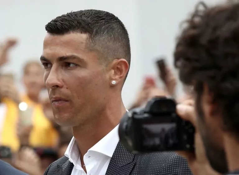 Juventus, Cristiano Ronaldo al J medical accolto dai tifosi