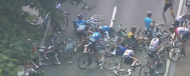 caduta mikel landa clasica de san sebastian