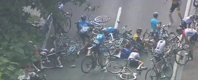 caduta mikel landa clasica de san sebastian