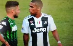 Douglas Costa sputa in faccia Di Francesco