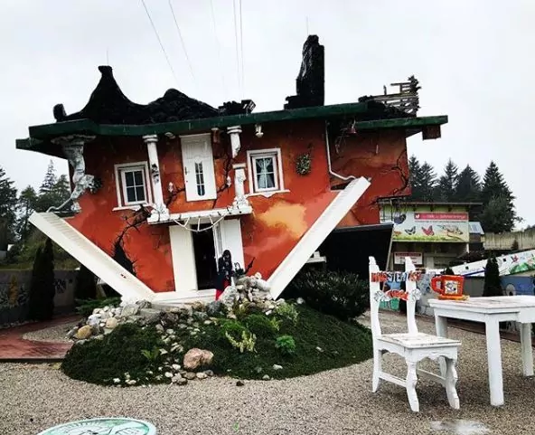 Haus steht Kopf