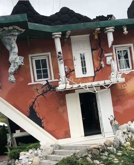 Haus steht Kopf