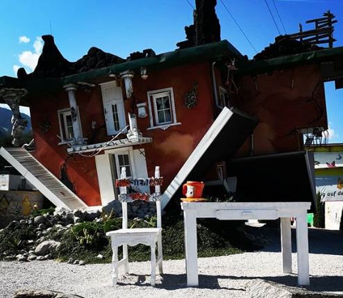 Haus steht Kopf