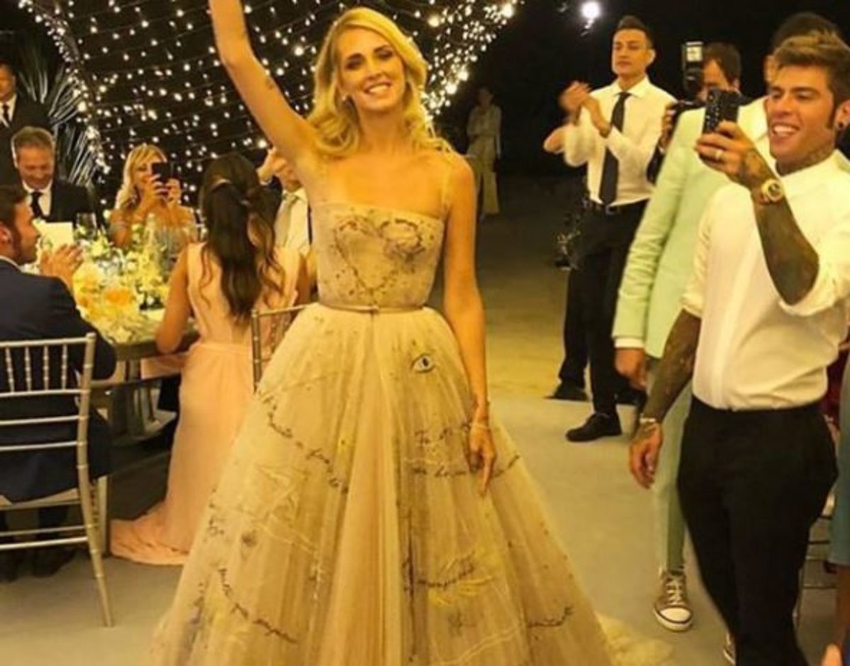 Matrimonio Chiara Ferragni-Fedez: cambio d'abito per la sposa, la splendida  creazione di Dior con un significato speciale [VIDEO]