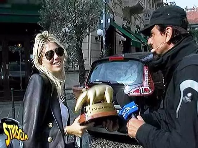 wanda nara striscia la notizia tapiro d'oro