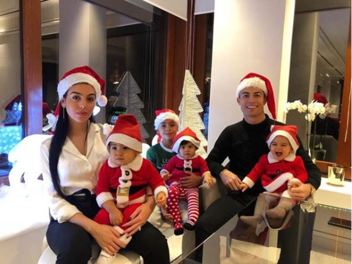 Natale Cristiano.Uno Splendido Quadretto Di Famiglia I Dolci Auguri Di Natale Di Cristiano Ronaldo Foto