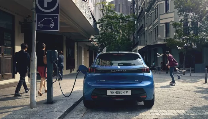 PEUGEOT_208_