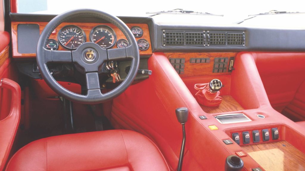 lamborghini urus vs lm002