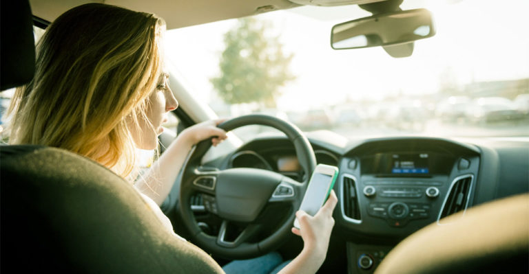 smartphone alla guida