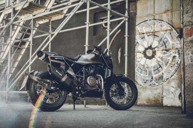 Husqvarna Svartpilen 701 Style (1)