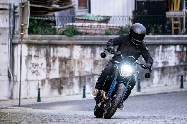Husqvarna Svartpilen 701 Style (1)