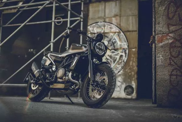 Husqvarna Svartpilen 701 Style (1)