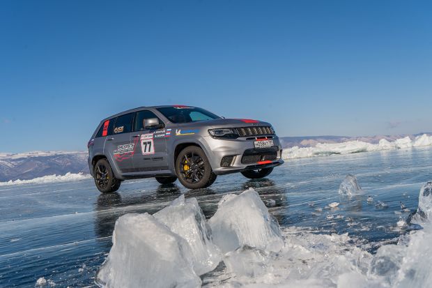 eep-grand-cherokee-trackhawk