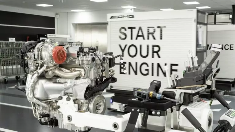 mercedes amg motore 4 cilindri turbo
