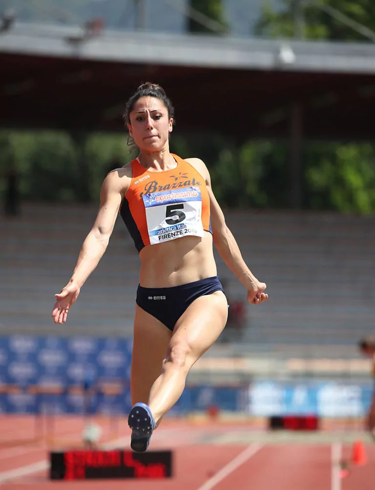 laura strati