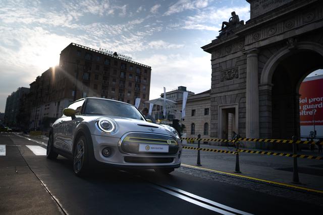 mini se