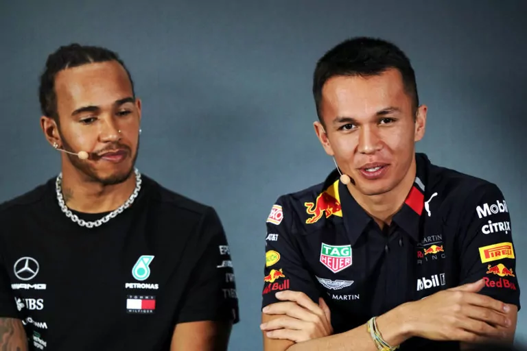 Albon e Hamilton