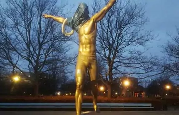statua ibrahimovic