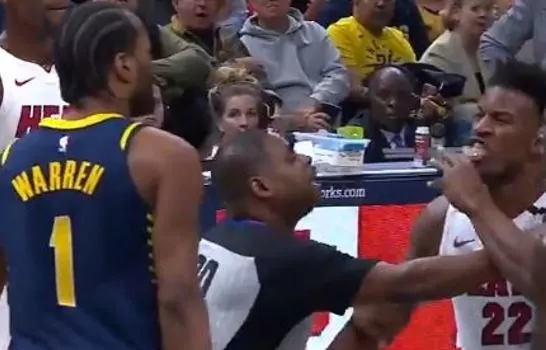 Jimmy Butler e T.J. Warren