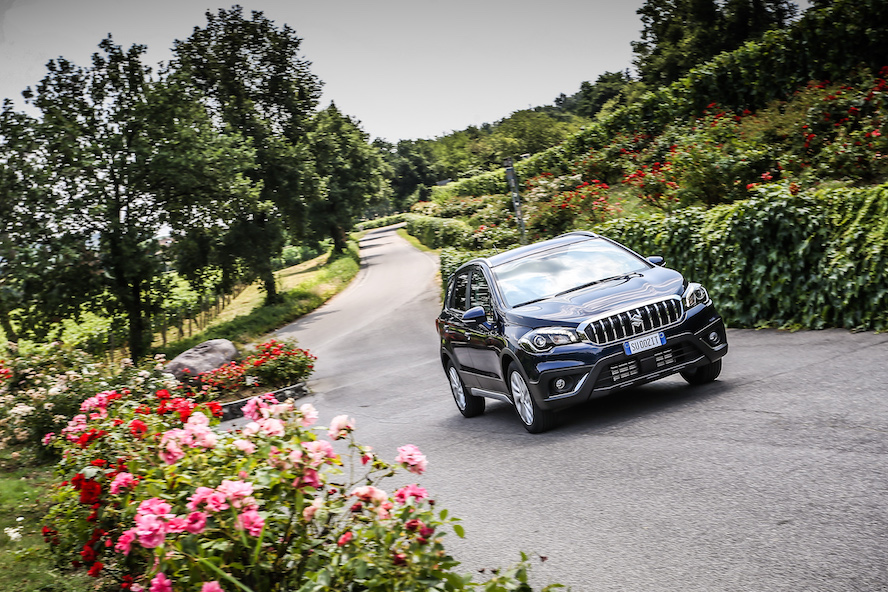 S-CROSS-HYBRID