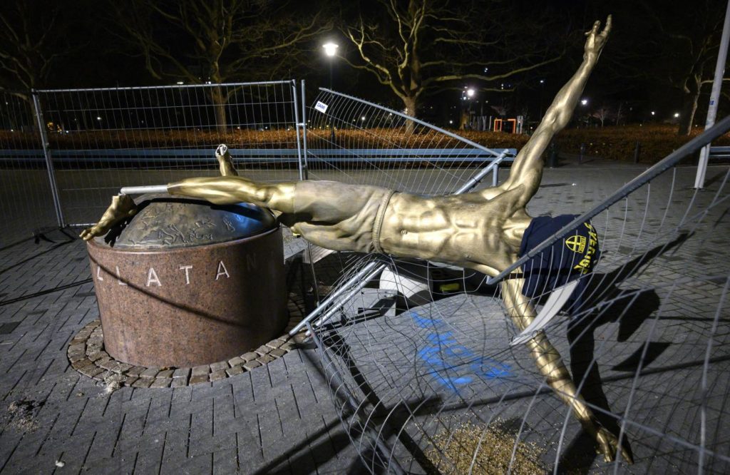statua ibrahimovic