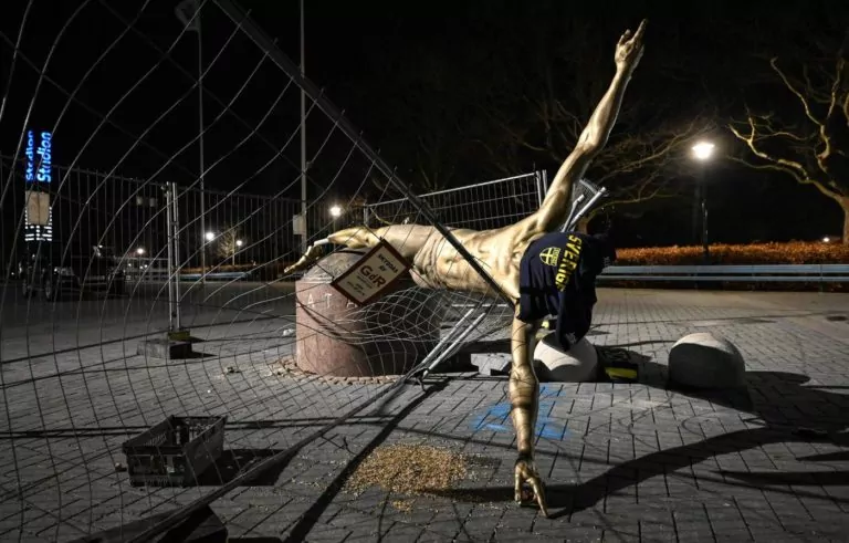 statua ibrahimovic