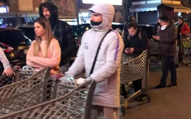 Llorente fila supermercato