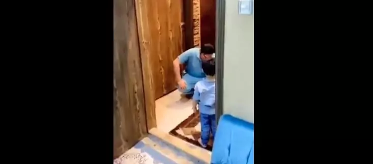 medico abbraccio figlio