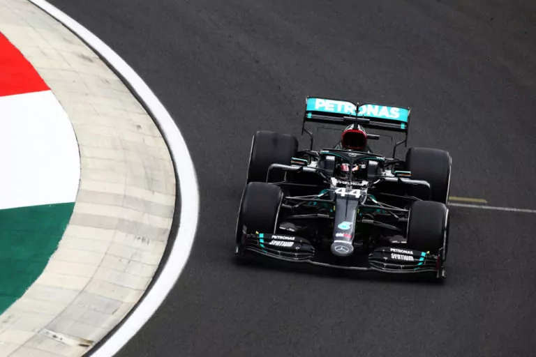 Hamilton in macchina