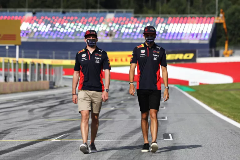 Verstappen e Albon