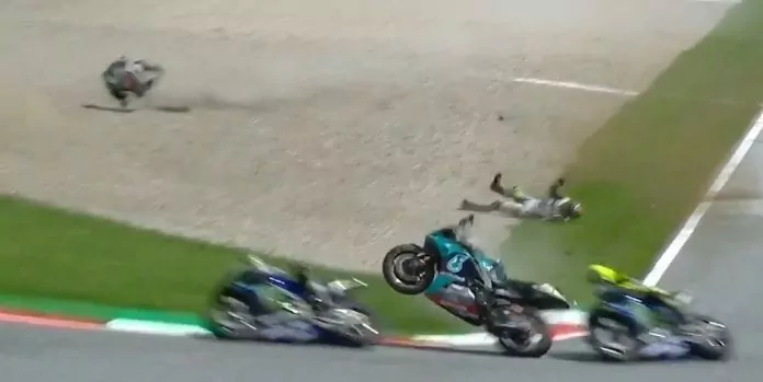 Incidente Zarco Morbidelli moto davanti Valentino Rossi