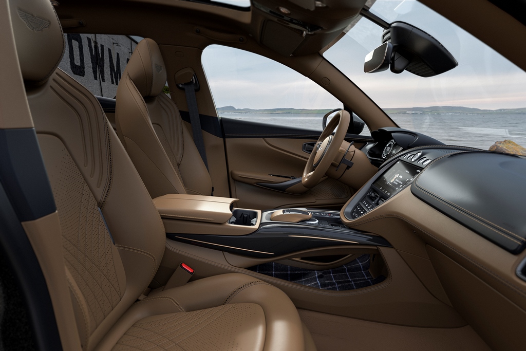 Q by Aston Martin DBX Bowmore Edition