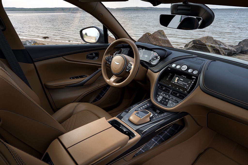 Q by Aston Martin DBX Bowmore Edition