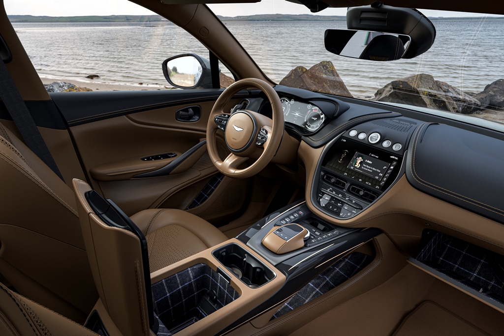 Q by Aston Martin DBX Bowmore Edition