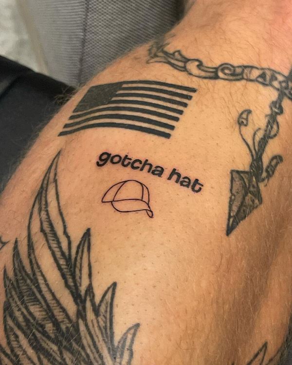 jake paul tatuaggio gotcha hat