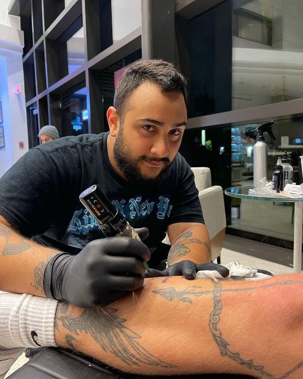 jake paul tatuaggio gotcha hat