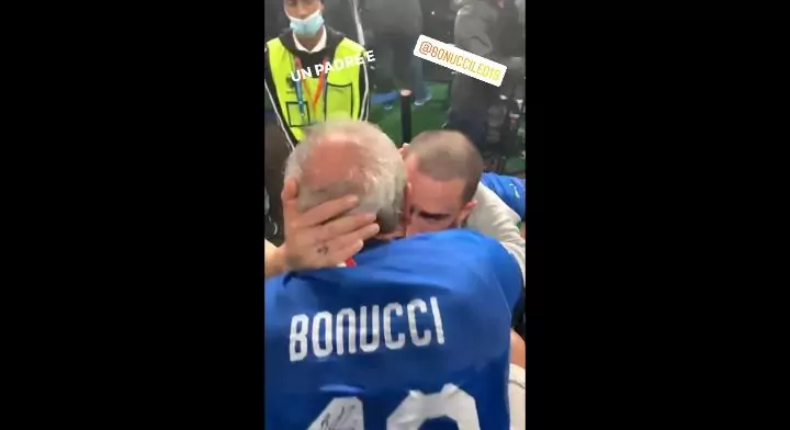 abbraccio bonucci col padre