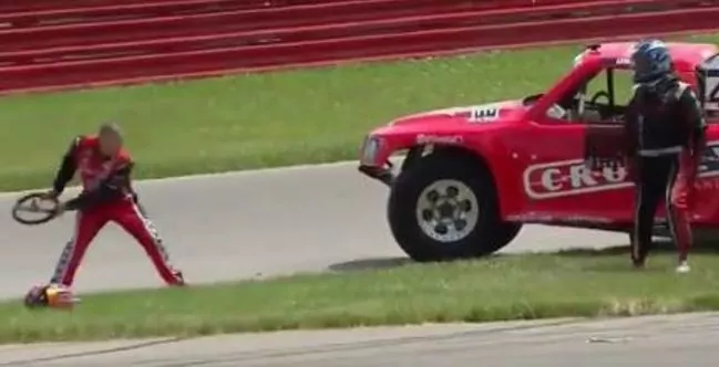 lite in pista durante una gara di super trucks