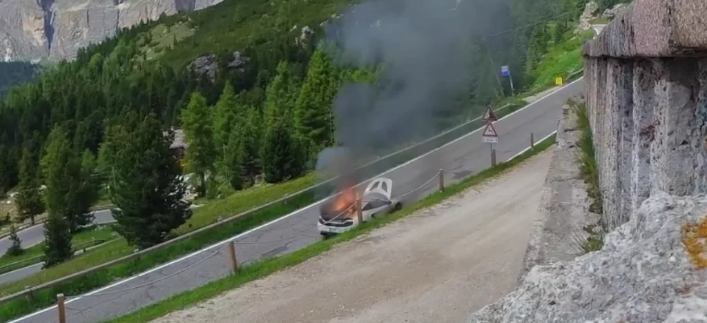 mclaren in fiamme