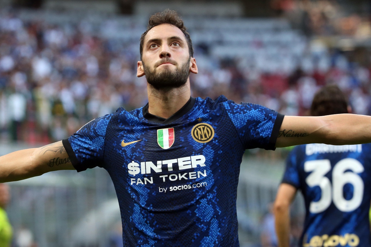Debutto da sogno in maglia Inter, Calhanoglu ha già dimenticato il Milan:  \