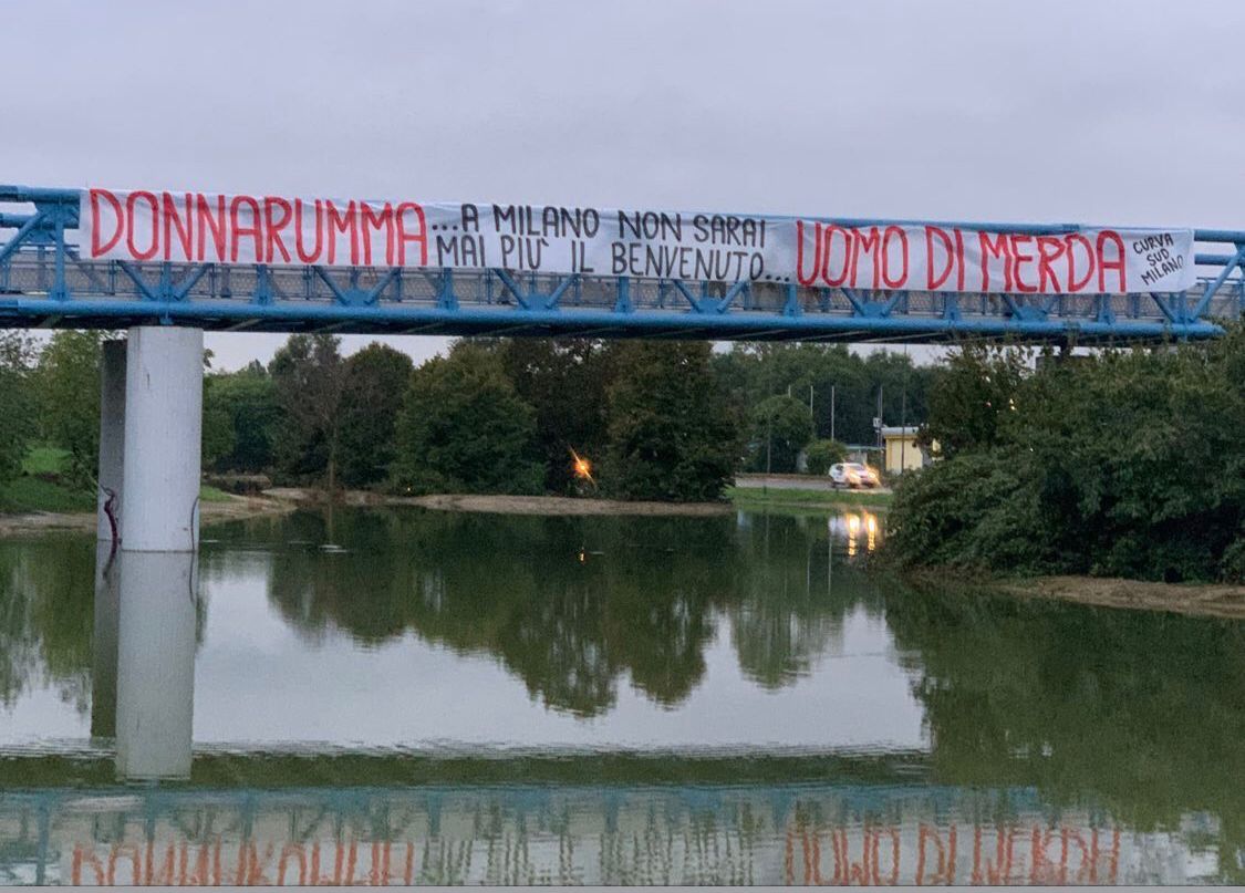 striscione donnarumma