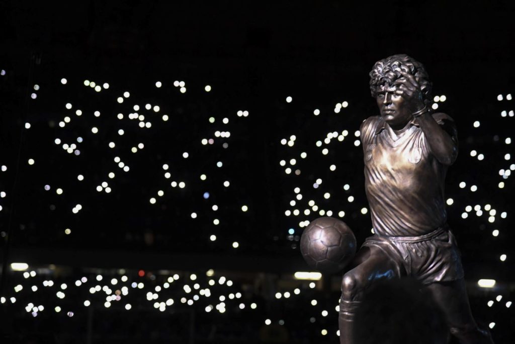 statua Maradona
