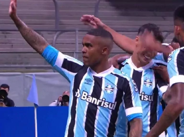 Douglas Costa