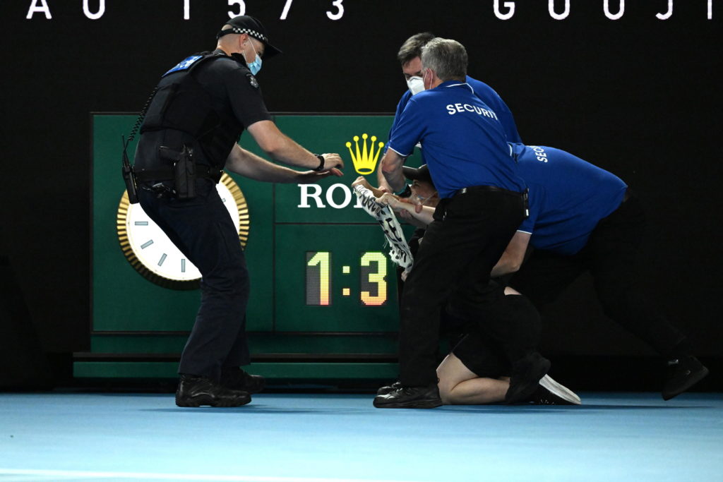invasione di campo finale australian open