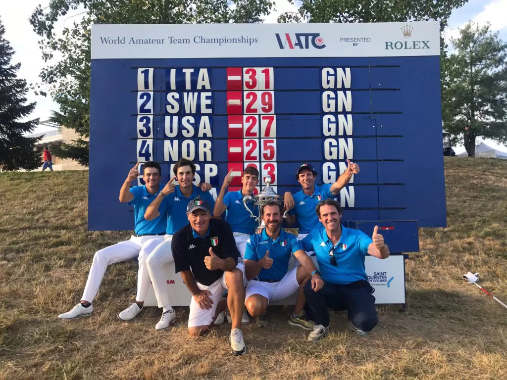 Il team azzurro dopo il trionfo