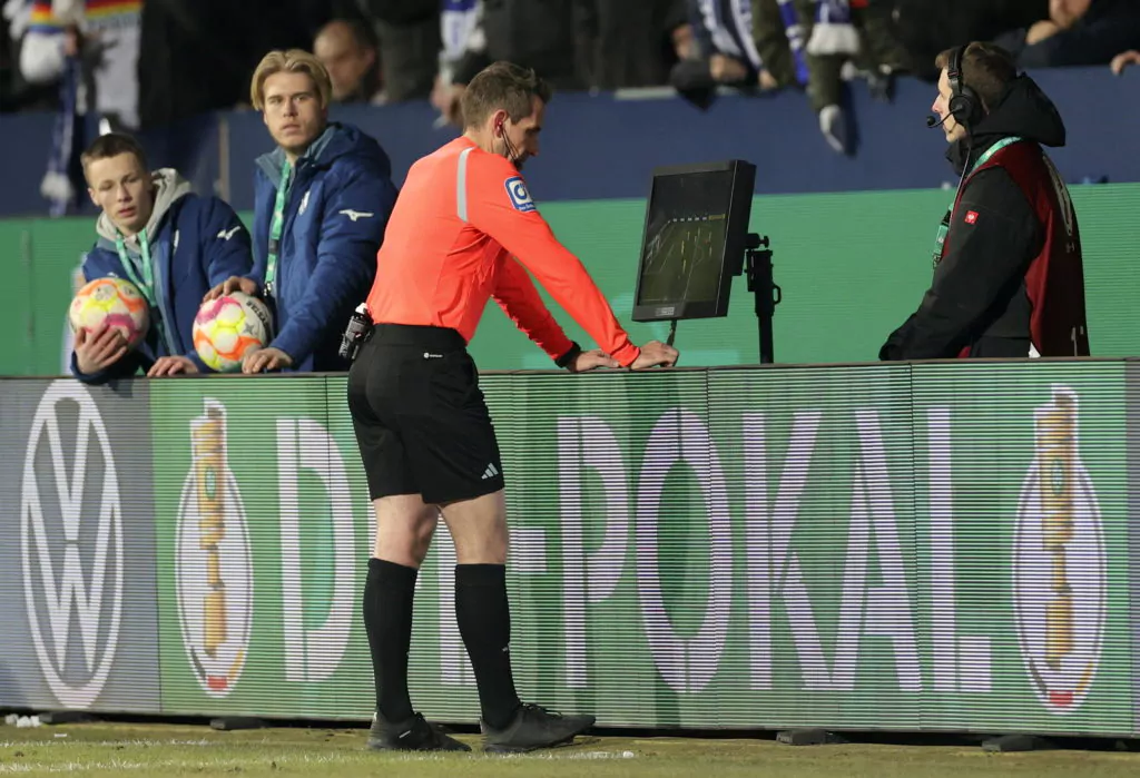 arbitro consulto var